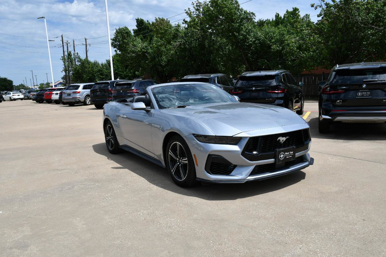 Used 2025 Ford Mustang Premium RWD image 31