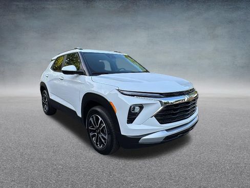 Used 2025 Chevrolet TrailBlazer LT AWD/4WD image 2