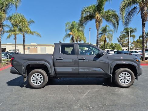 Used 2026 Toyota Tacoma SR5 AWD/4WD image 11