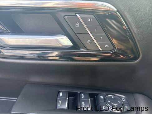 Used 2025 Chevrolet Suburban High Country AWD/4WD image 20