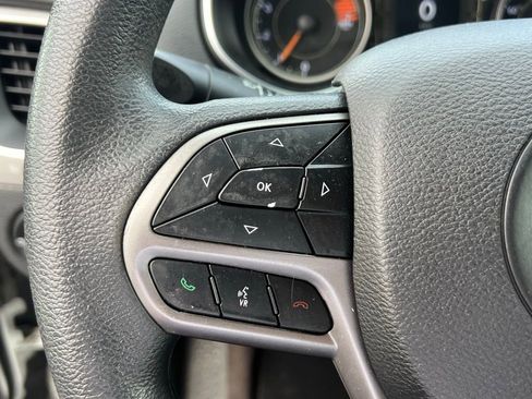 Used 2019 Jeep Cherokee Latitude w/ Popular Appearance Group AWD/4WD image 27
