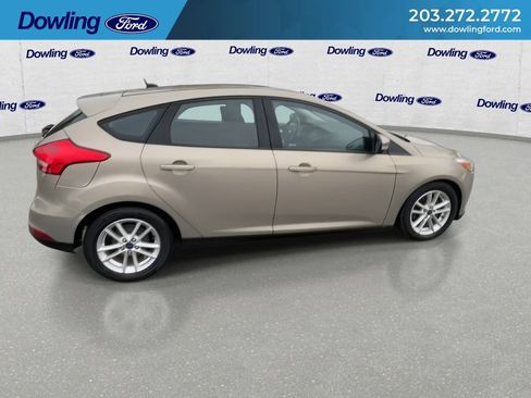 Used 2016 Ford Focus SE w/ SE Cold Weather Package image 4