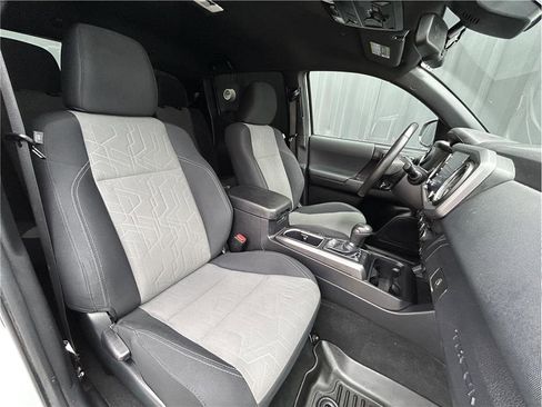 Used 2022 Toyota Tacoma TRD Off-Road w/ Technology Package image 22