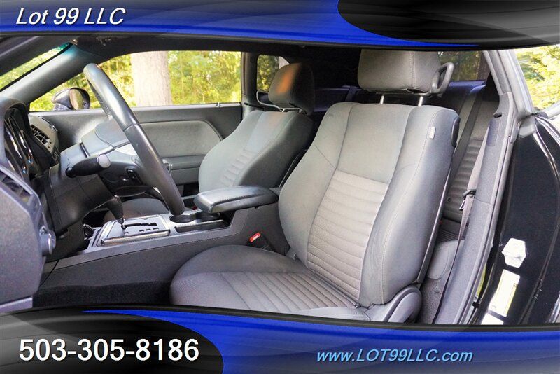 Used 2014 Dodge Challenger SXT RWD image 2