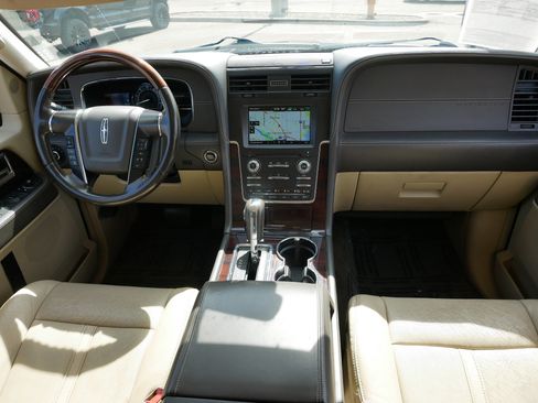 Used 2015 Lincoln Navigator L 4WD w/ Equipment Group 101A Reserve image 10