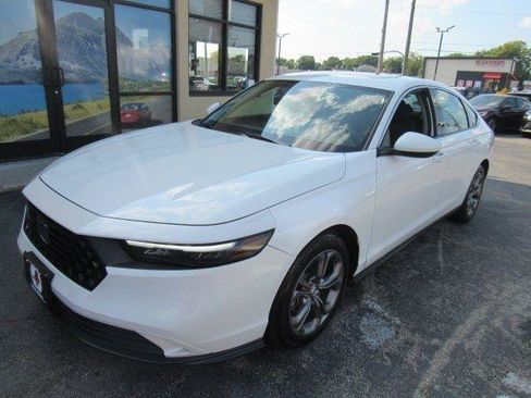 Used 2024 Honda Accord EX image 2