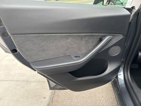 Used 2021 Tesla Model Y Long Range image 14