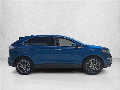 Used 2018 Ford Edge Titanium w/ Equipment Group 301A FWD image 4