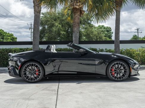 Used 2022 Aston Martin V8 Vantage Roadster RWD image 9
