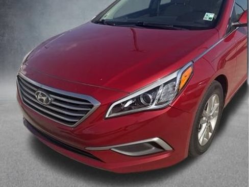 Used 2017 Hyundai Sonata SE FWD image 4