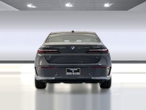 Used 2025 BMW i7 eDrive50 w/ Executive Package image 9