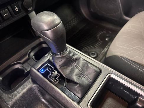 Certified 2022 Toyota Tacoma TRD Off-Road AWD/4WD image 23