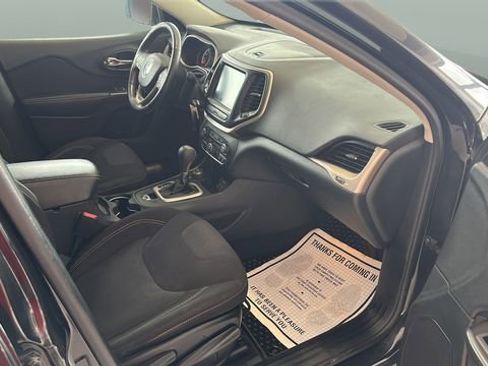 Used 2015 Jeep Cherokee Latitude w/ Cold Weather Group image 13