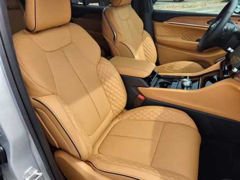 New 2026 Jeep Grand Cherokee Summit w/ Obsidian Package image 10