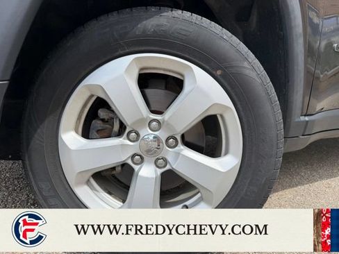 Used 2019 Jeep Compass Latitude w/ Cold Weather Group AWD/4WD image 32