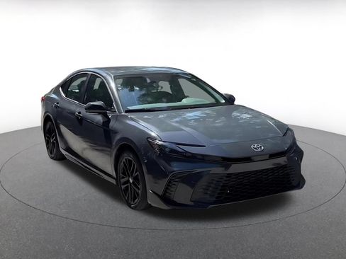 Used 2026 Toyota Camry SE FWD image 3