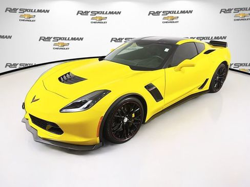 Used 2015 Chevrolet Corvette Z06 w/ 3LZ Preferred Equipment Group RWD image 3