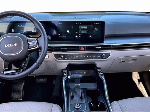 Certified 2025 Kia Sorento EX w/ Panoramic Sunroof Package image 6