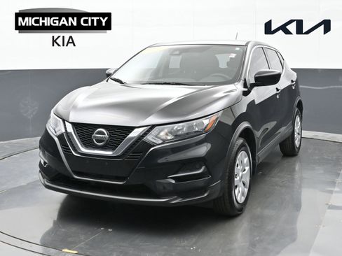 Used 2020 Nissan Rogue Sport S image 1