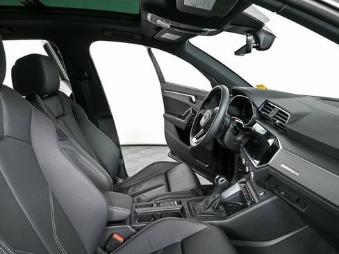 Certified 2025 Audi Q3 2.0T Premium image 22