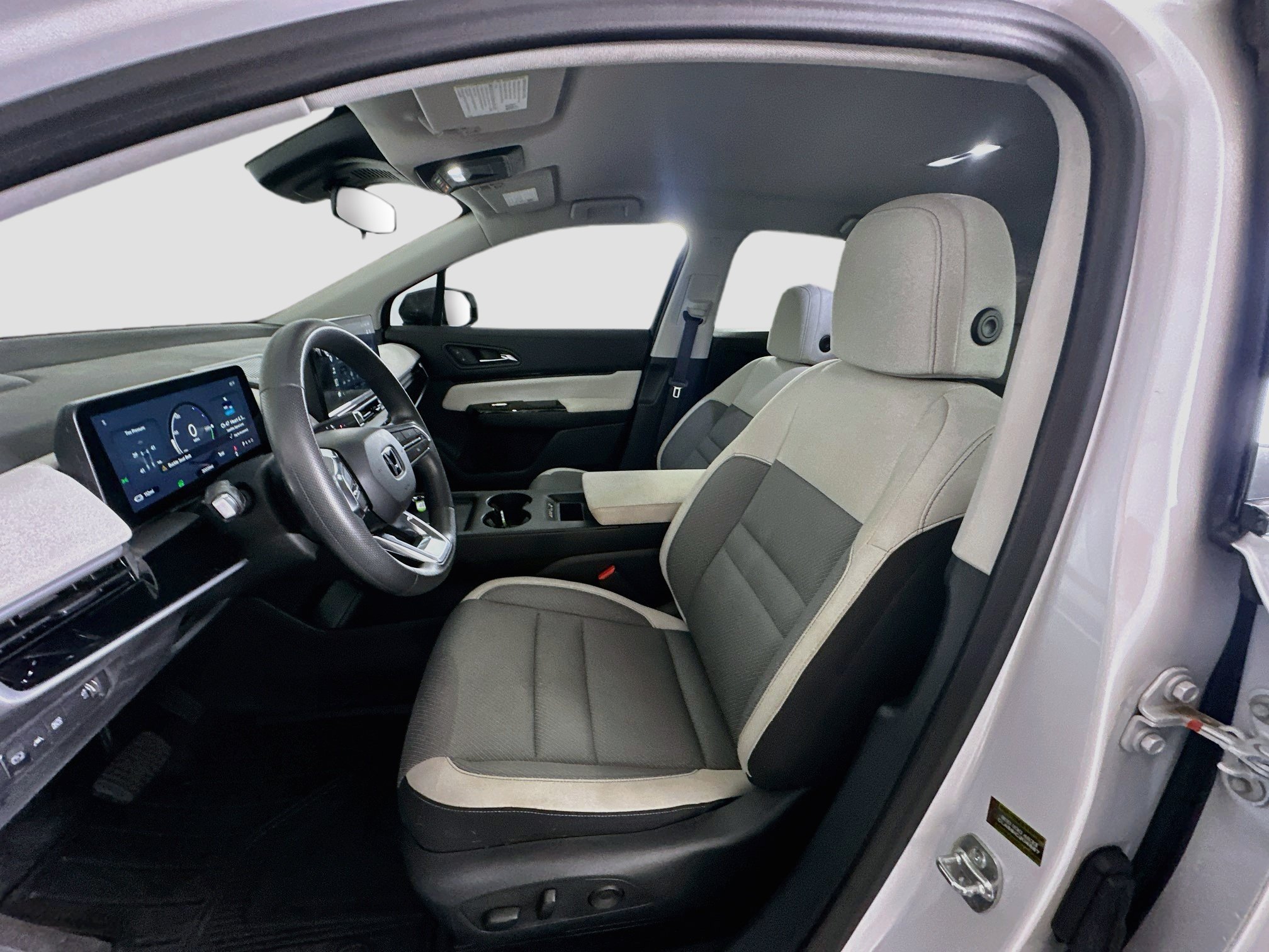 Used 2024 Honda Prologue EX image 13