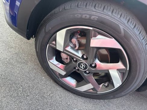 Used 2025 Hyundai Venue SEL FWD image 4