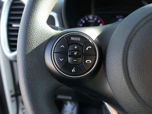 Used 2022 Kia Soul LX image 14