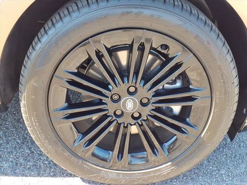 Used 2024 Land Rover Range Rover Evoque Dynamic SE image 9