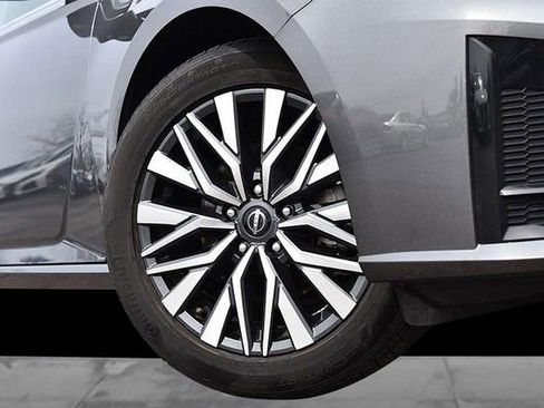 Certified 2025 Nissan Altima 2.5 SV image 3