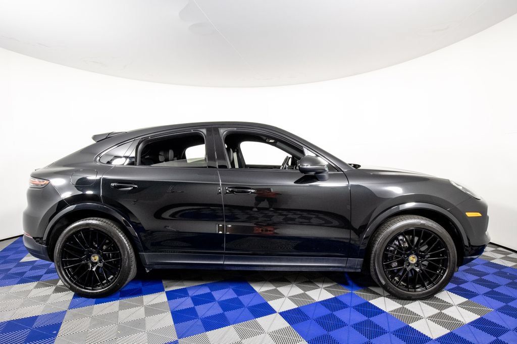 Used 2023 Porsche Cayenne Platinum Edition AWD/4WD image 4