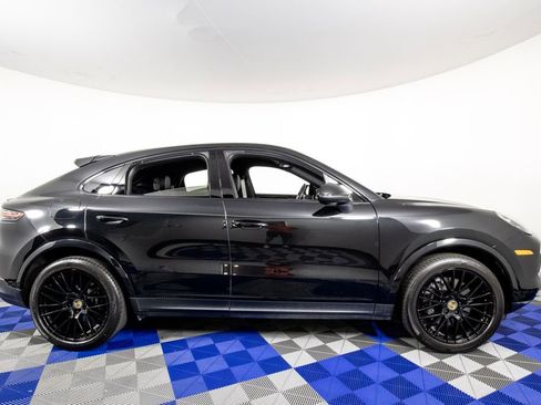 Used 2023 Porsche Cayenne Platinum Edition AWD/4WD image 4
