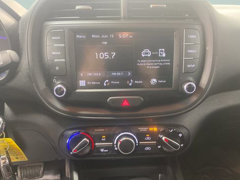 Used 2025 Kia Soul LX w/ LX Technology Package FWD image 22