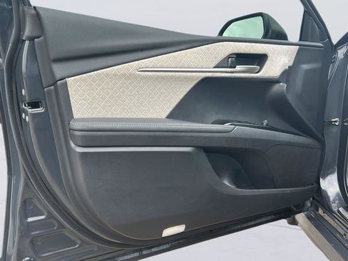 Used 2025 Toyota Camry XLE FWD image 8