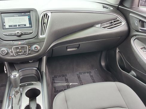 Used 2017 Chevrolet Malibu LT image 15