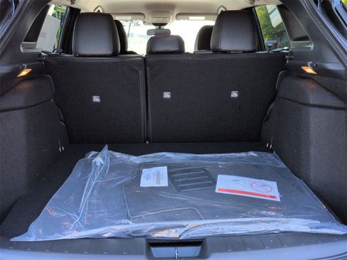 New 2026 Nissan Kicks SR w/ Cold Weather Package image 17