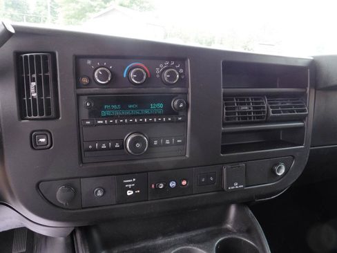 Used 2020 Chevrolet Express 3500 LT w/ LT Preferred Equipment Group RWD image 10