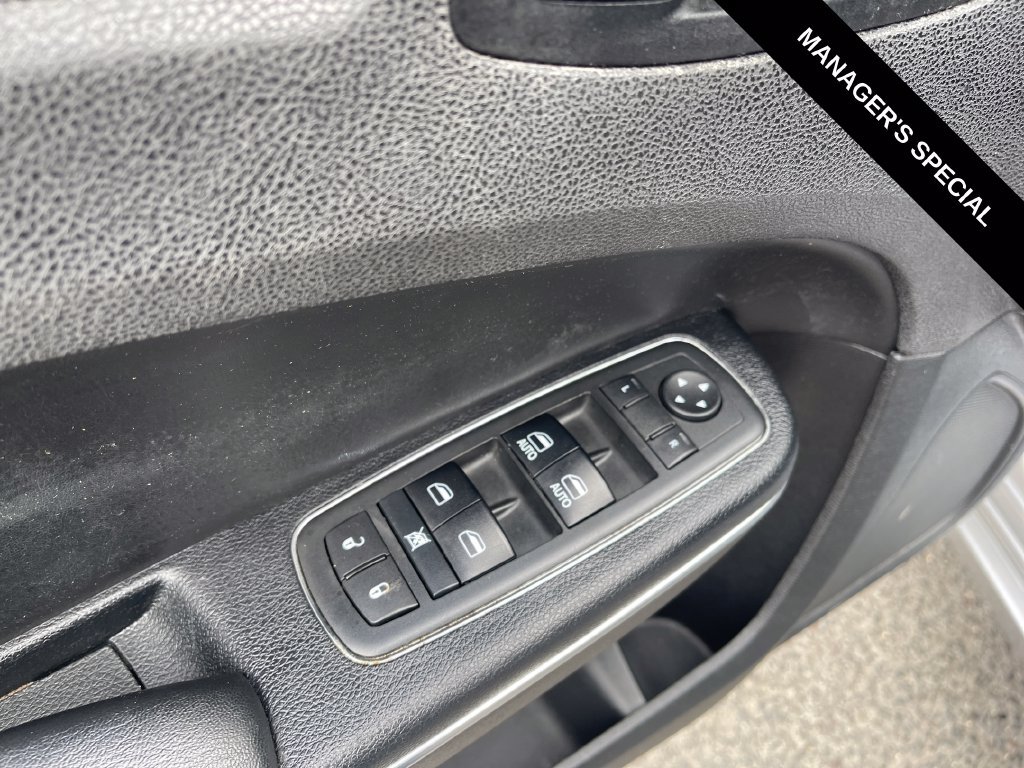 Used 2017 Chrysler 300 Limited RWD image 14