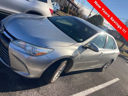 Used 2016 Toyota Camry LE image 1