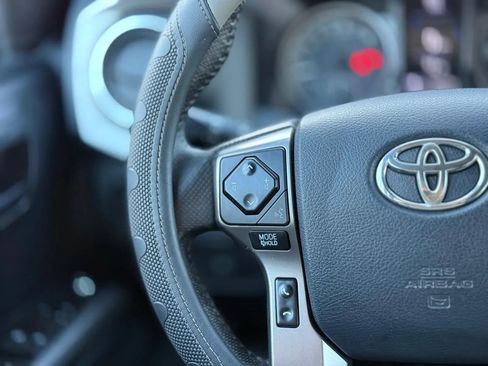 Used 2018 Toyota Tacoma SR5 AWD/4WD image 23