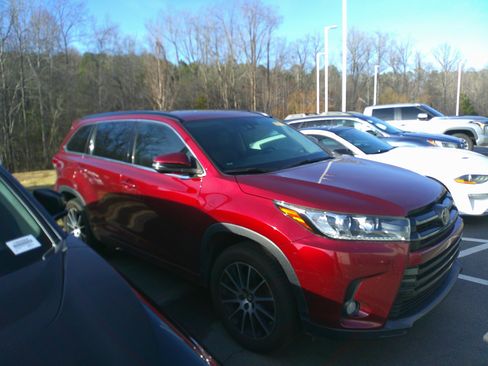 Used 2017 Toyota Highlander SE image 5