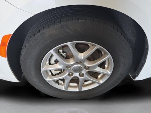 Used 2023 Chrysler Pacifica Touring-L FWD image 25