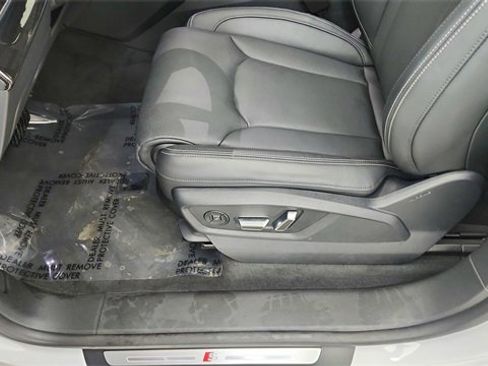 Used 2025 Audi Q8 Prestige w/ Prestige Package image 33