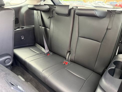 Used 2024 Toyota Highlander XLE FWD image 23
