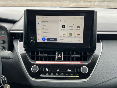 Used 2025 Toyota Corolla LE image 18