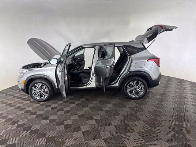 Certified 2026 Kia Seltos LX AWD/4WD image 11