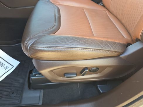 Used 2022 Ford Explorer King Ranch w/ Technology Package AWD/4WD image 13