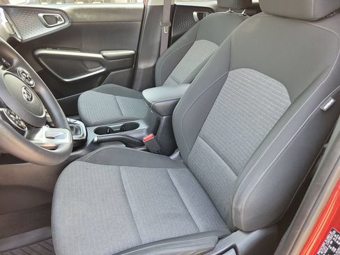 Used 2020 Kia Soul S FWD image 11