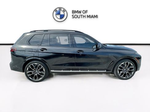 Used 2025 BMW X7 xDrive40i w/ M Sport Package AWD/4WD image 8
