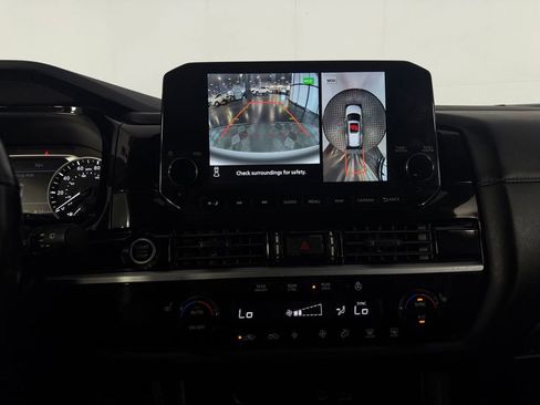 Used 2024 Nissan Pathfinder SL FWD image 20