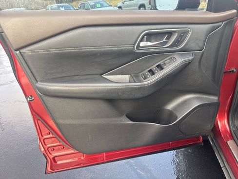 Used 2023 Nissan Rogue Platinum w/ Platinum Premium Package image 7